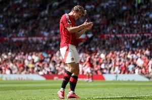 记者：霍伊伦私下重申他不想离开曼联，对加盟莱比锡不感兴趣