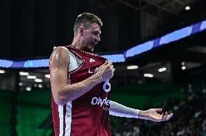 外线狂飙！拉脱维亚上半场射进11记三分 第二节单节轰出27-7