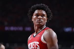 全能战士！阿门15中9拿到19分7板6助2断1帽